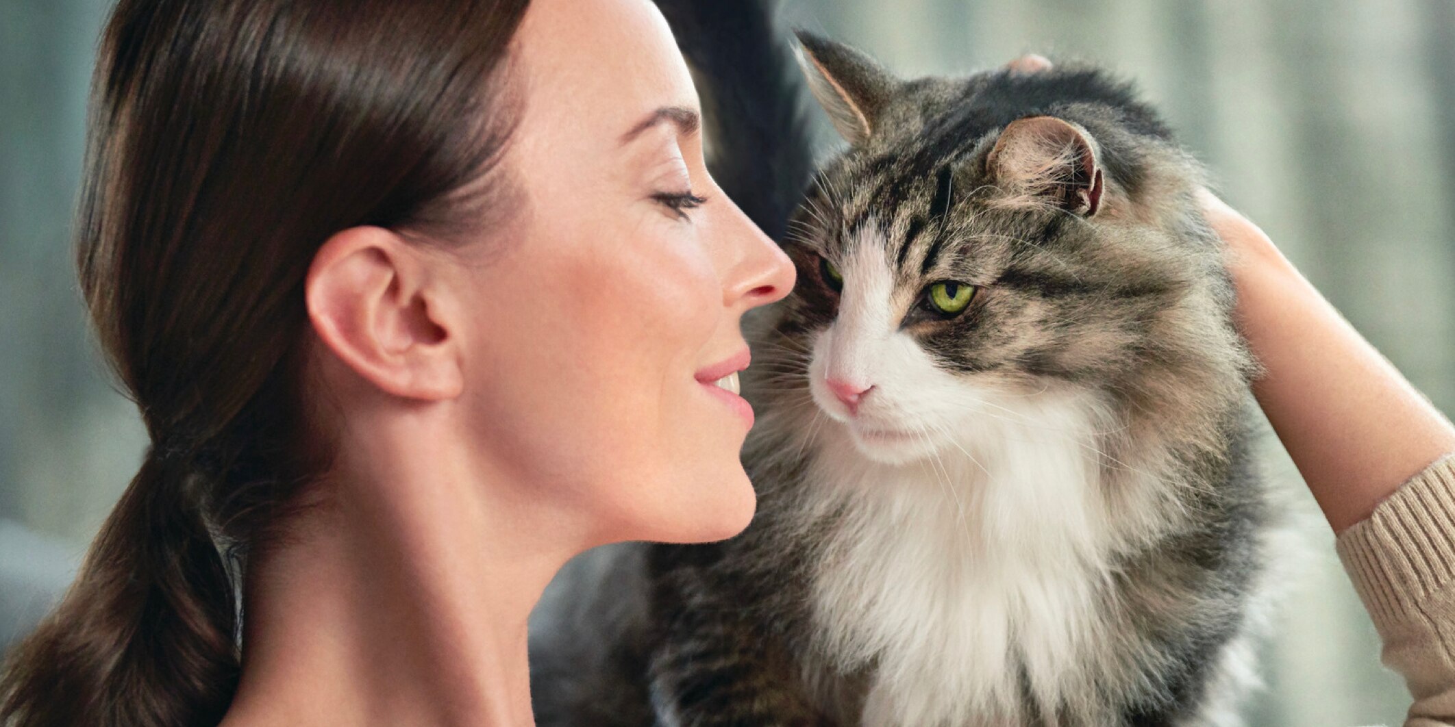 Frau mit Katze