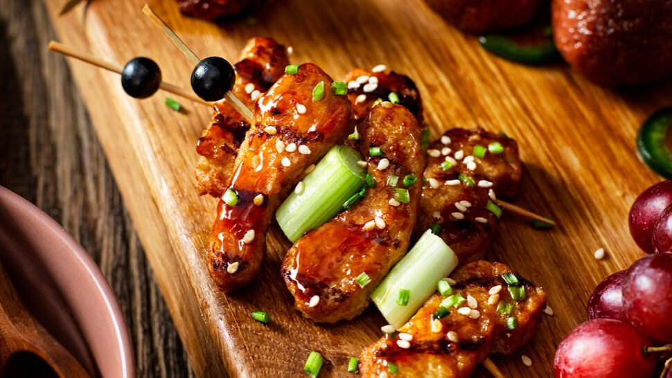 Vegane gegrillte Filets als Yakitori-Spieße