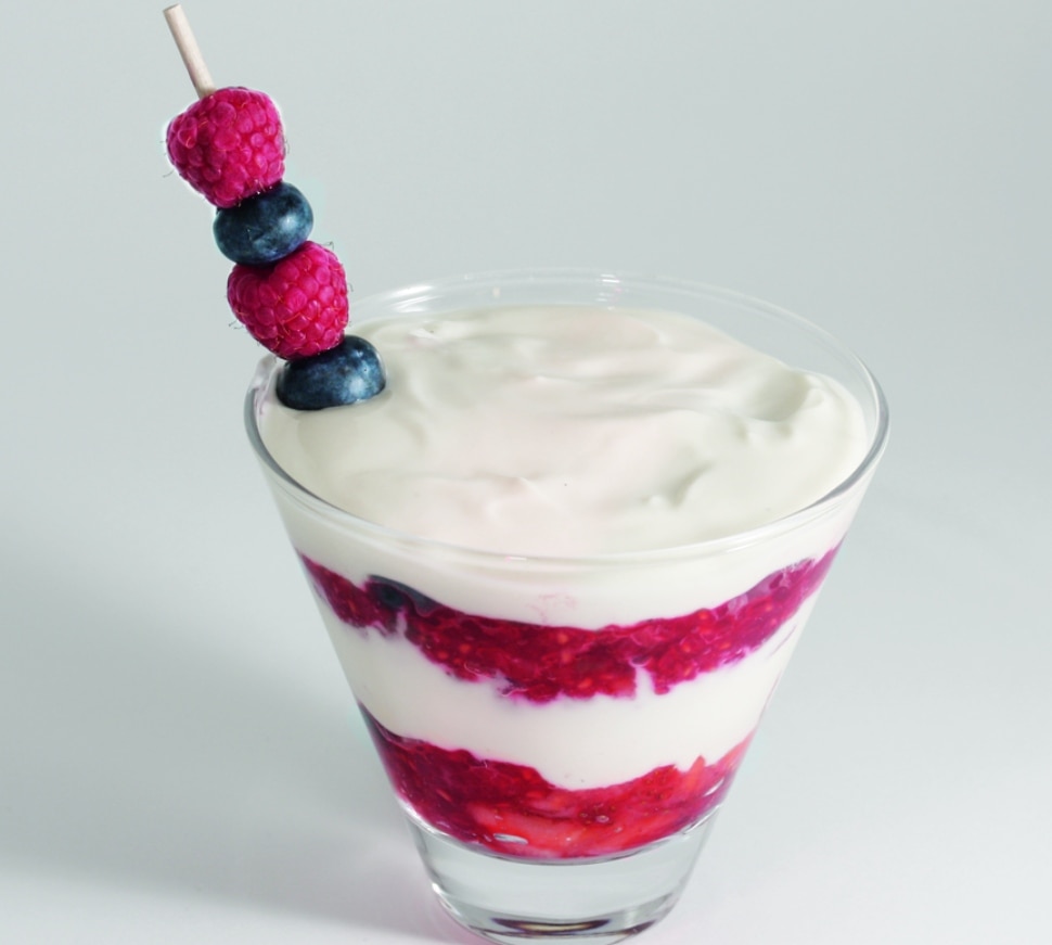 yoghurt with berries