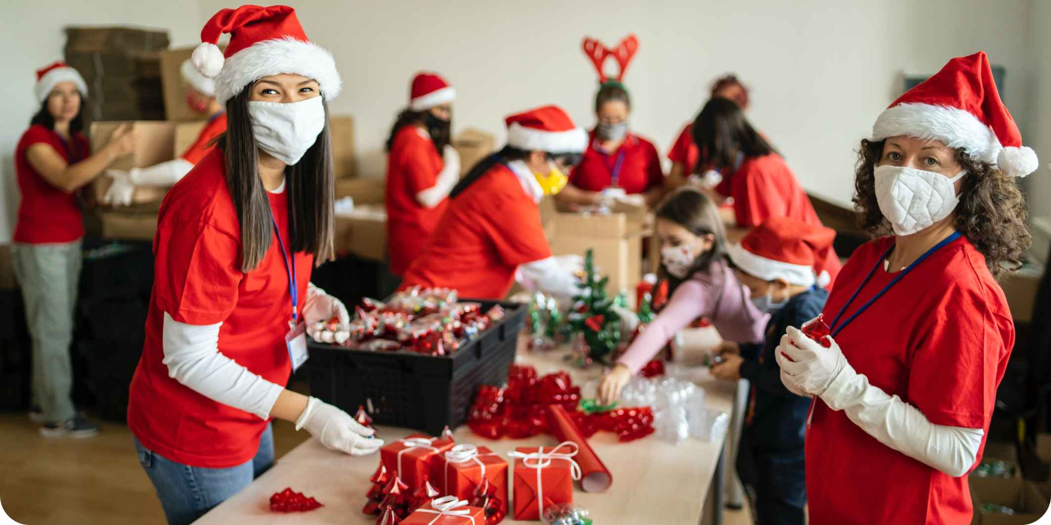 Weihnachtsgeschenke verpacken