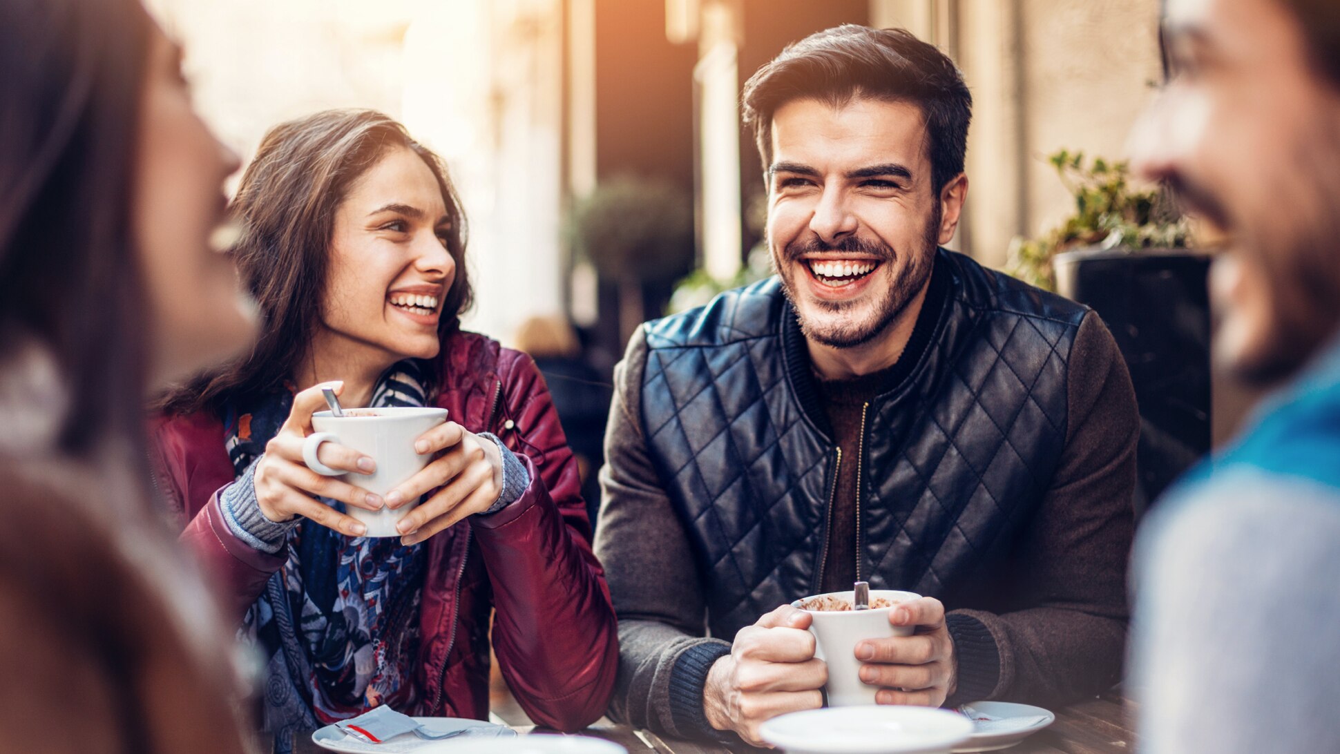 Gruppe Menschen lacht