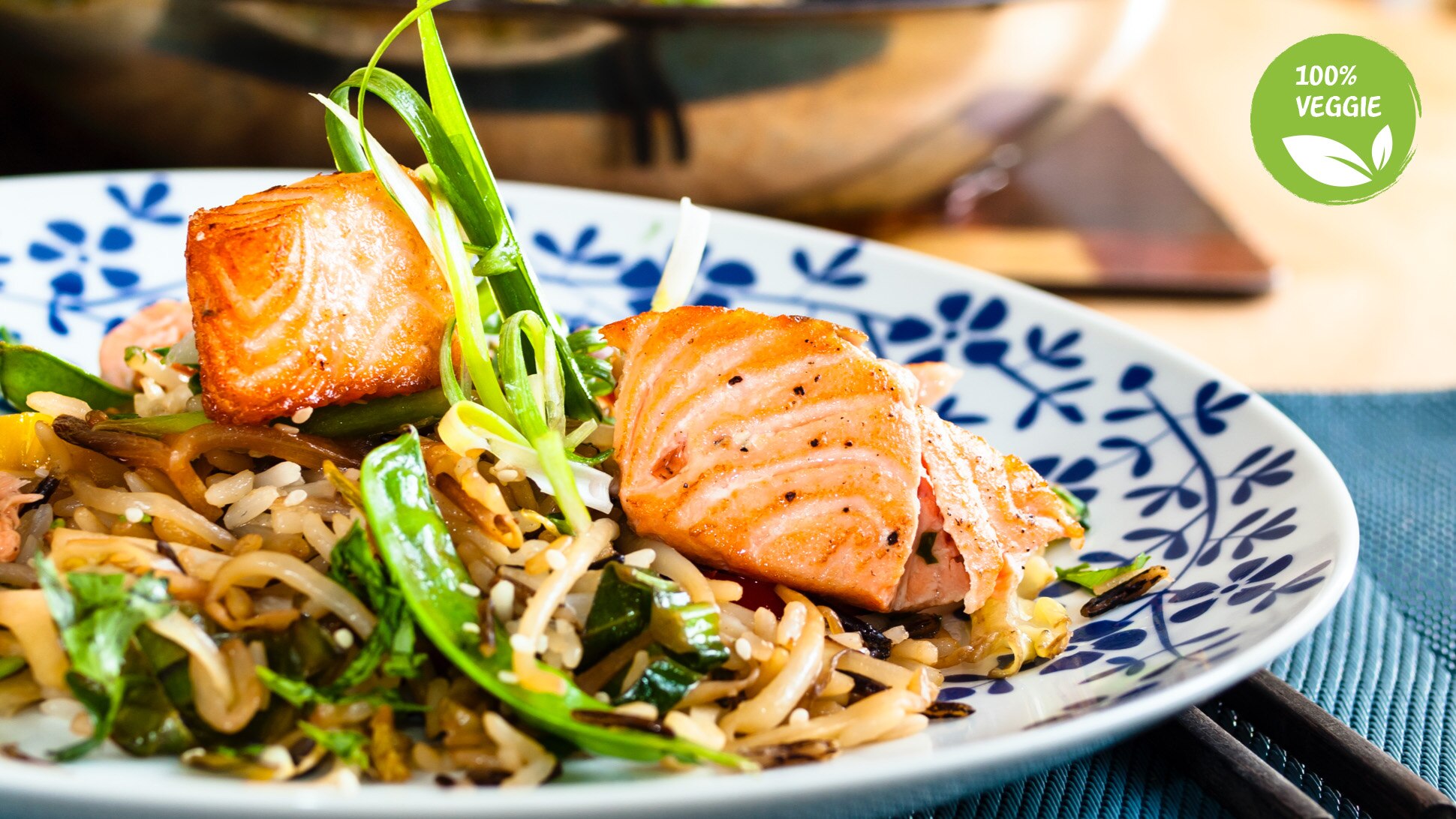 Teriyaki-Lachs mit Gemüse-Reis-Pfanne