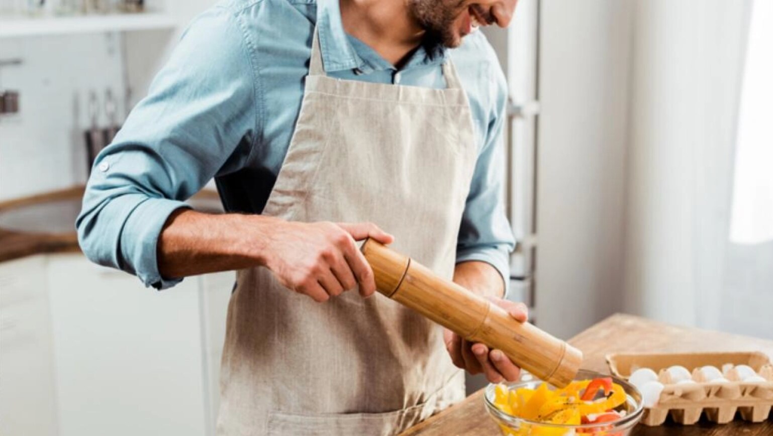 L'homme fait la cuisine