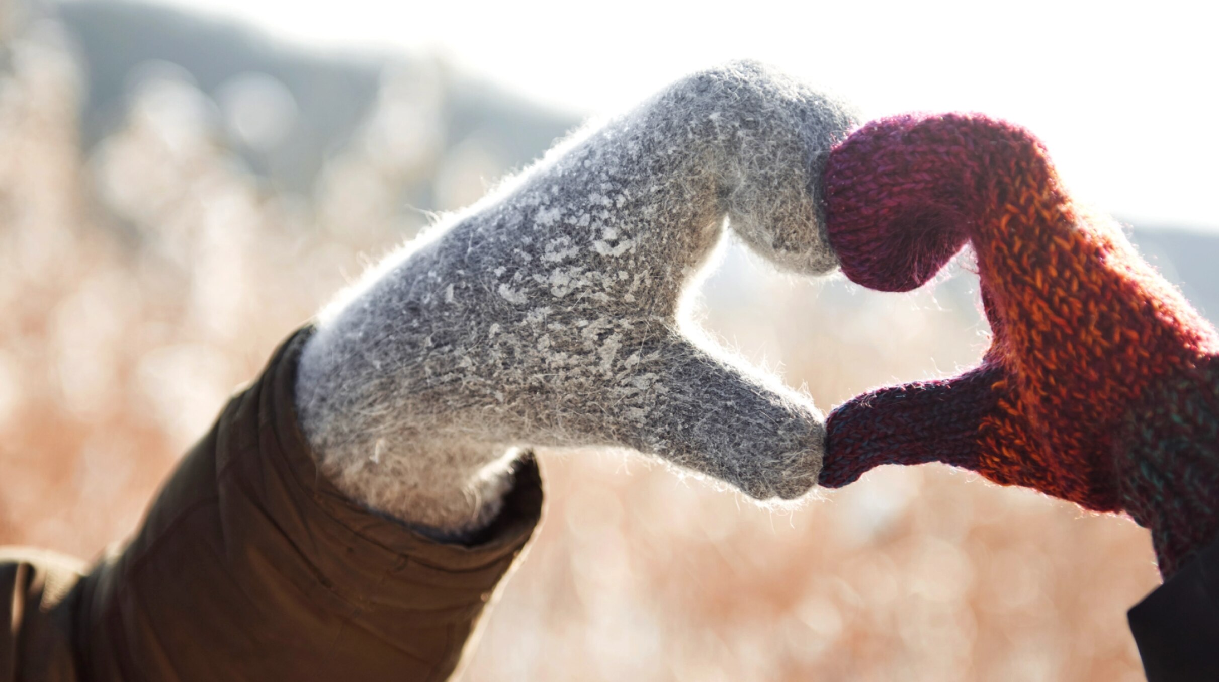 Handschuhe formen ein Herz