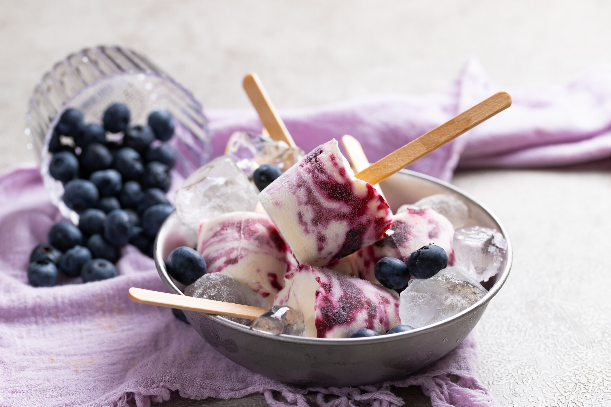 Heidelbeer-Eis mit Sti(e)l.jpg Heidelbeer-Eis mit Sti(e)l