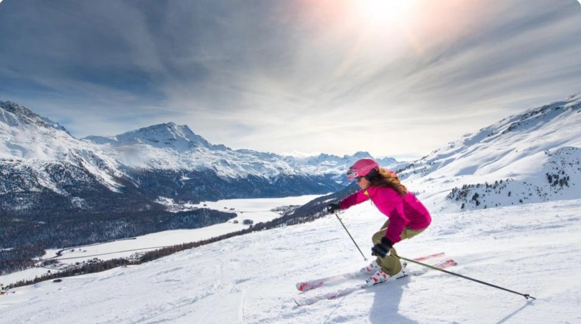 Une femme fait du ski