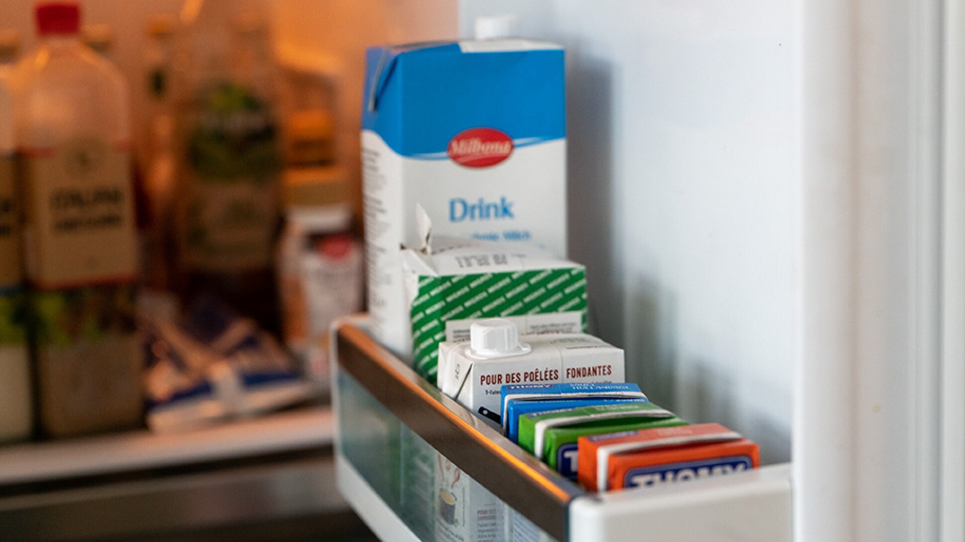 Getraenkekartons-im-kuehlschrank