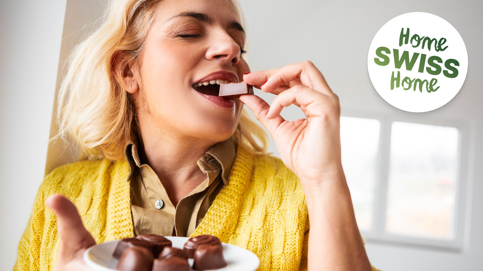 Frau isst Schokolade