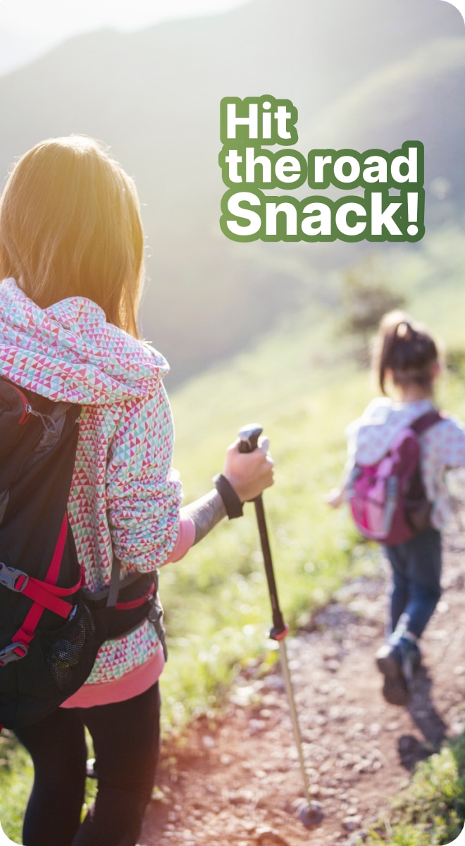 Mama und Kind wandern