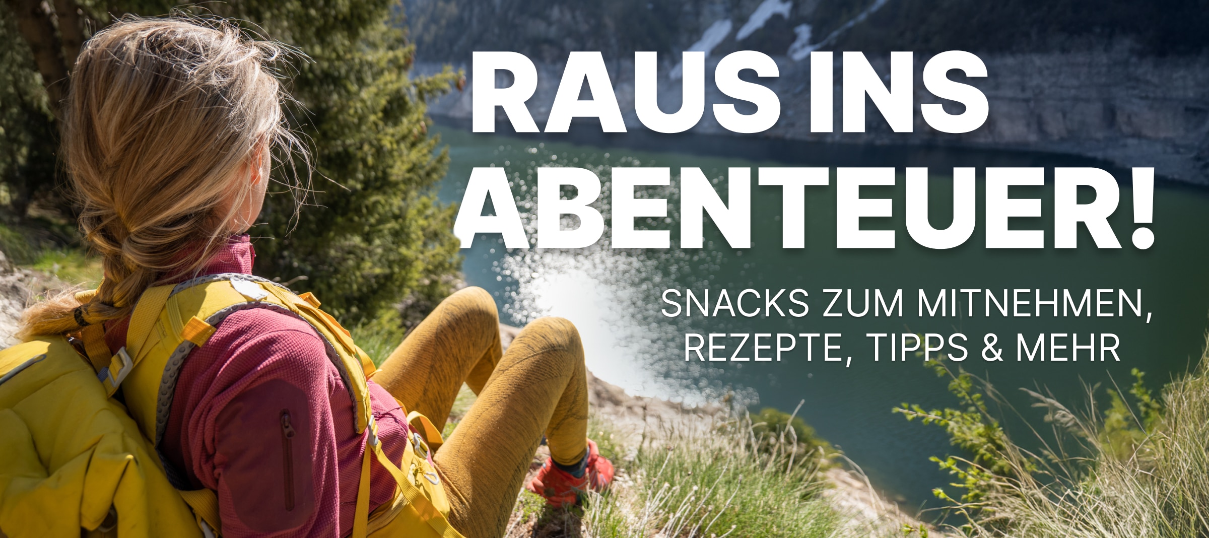Frau sitzt auf einem Berg