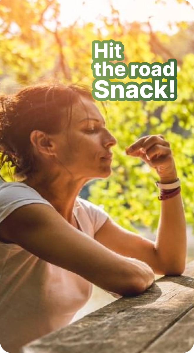 Mutter isst mit Kind Nüsse