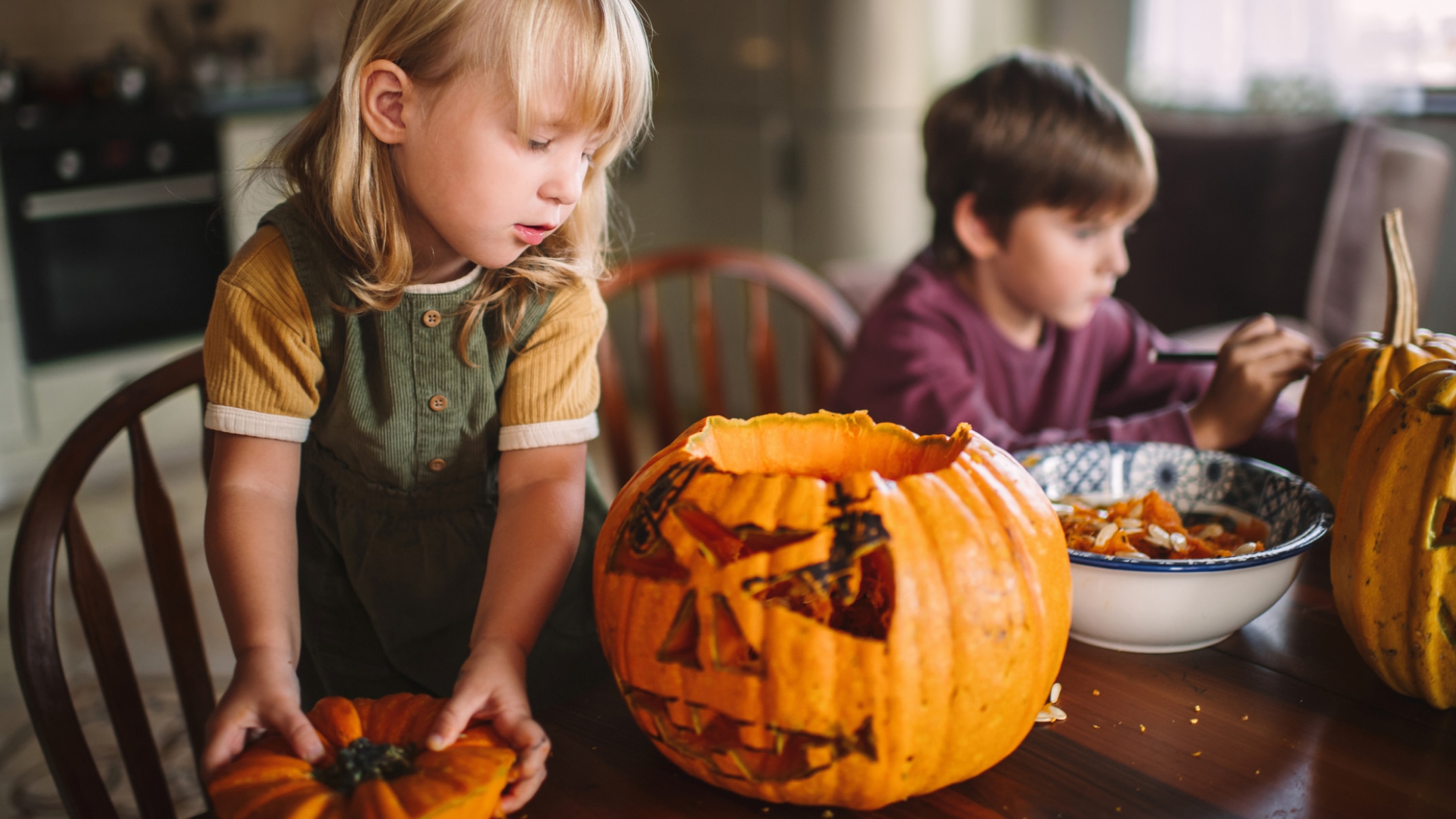 enfant avec citrouille