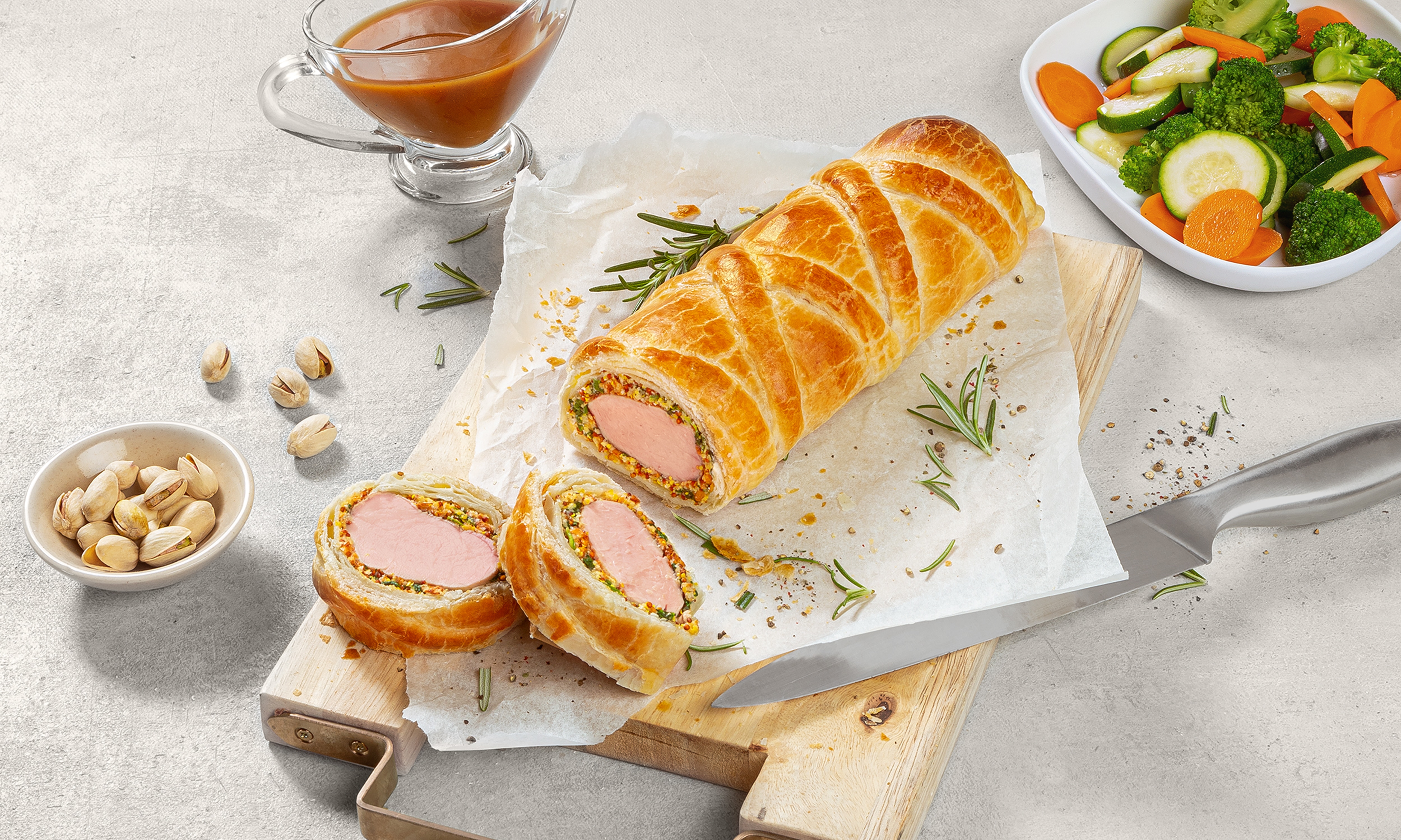 Schweinsfilet im Blätterteig mit Bandnudeln oder Knöpfli Schweinsfilet im Blätterteig mit Bandnudeln oder Knöpfli