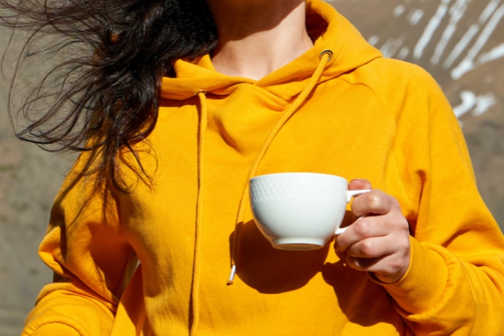 Frau lässt sich sonnen 