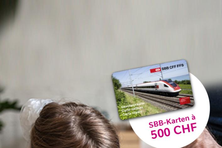 Kind schaut beim kochen zu