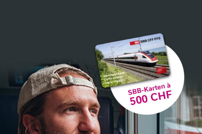 Mann fährt mit dem Zug