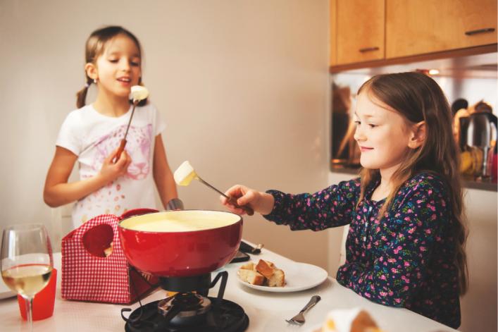 kinder-essen-kaesefondue