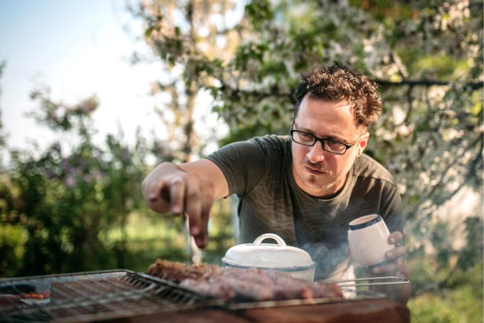 Mann-wuerzt-grillgut