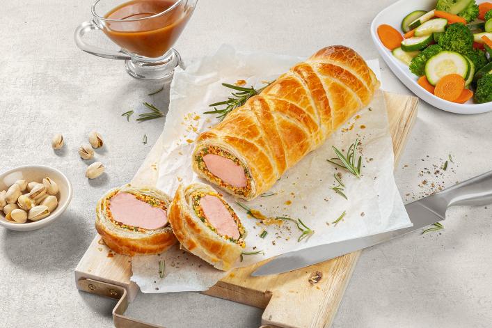 Filet de porc en pâte feuilletée avec nouilles ruban ou Knöpfli Filet de porc en pâte feuilletée avec nouilles ruban ou Knöpfli