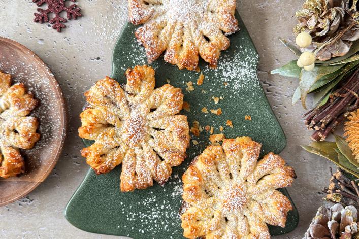Schneeflocken aus Blätterteig 4-5