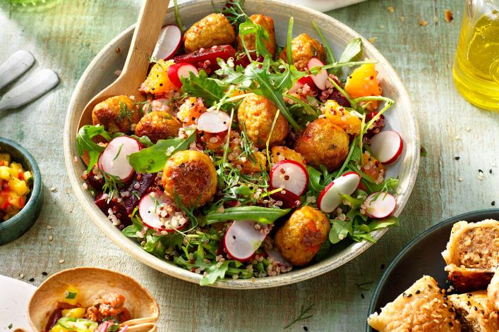 Salade printanière de quinoa aux boulettes de légumes Garden Gourmet