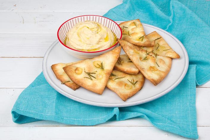 Pain plat au houmous