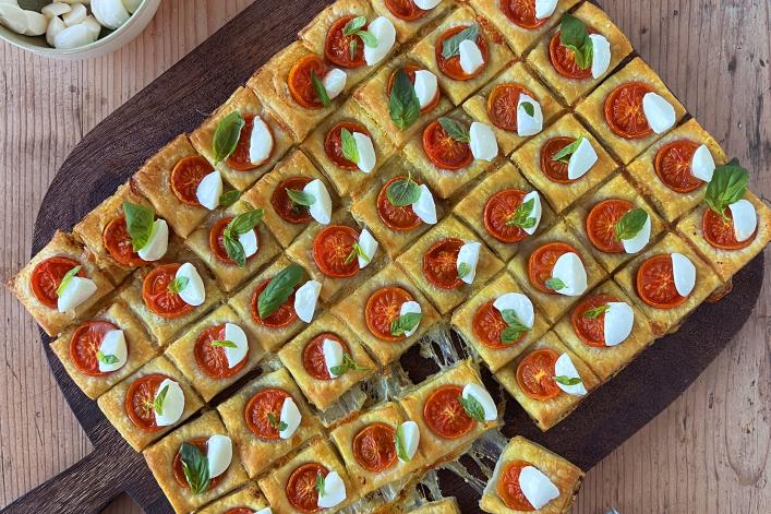 BUITONI_ZEUR_EN_ThisCallsForBuitoniH1_CapresePuffPastry_Image_2x3