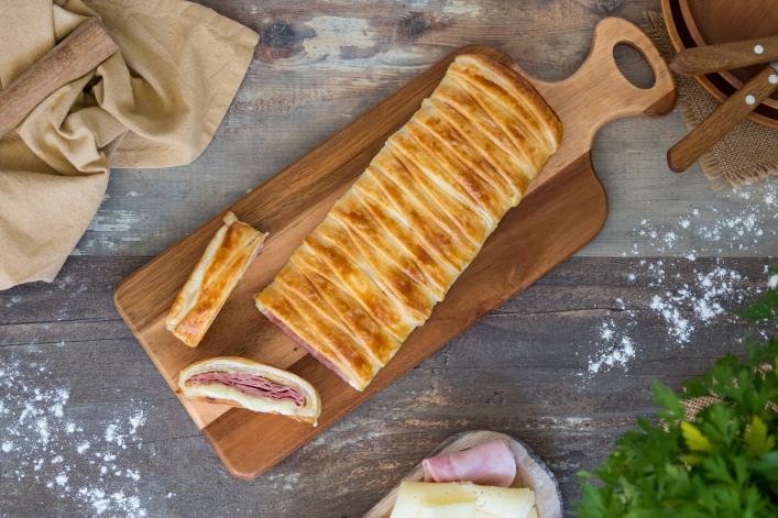 Tresse feuilletée au jambon et au fromage