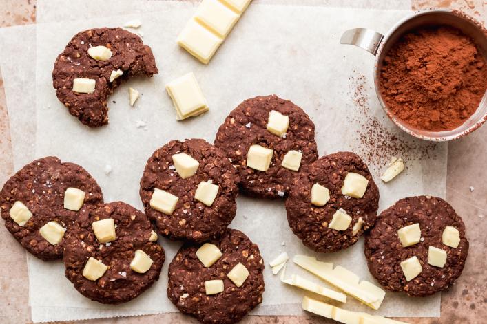 Cookies à l’avoine, cacao et pépites de chocolat blanc Cookies à l’avoine, cacao et pépites de chocolat blanc