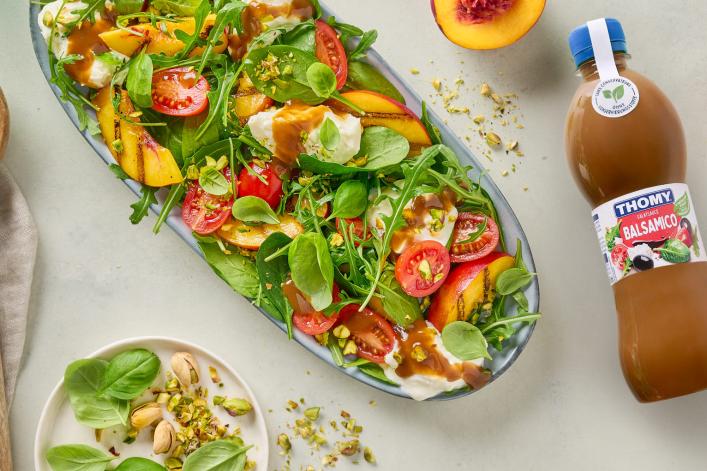 Pfirsich- und Burrata-Salat mit THOMY Balsamico Salatsauce