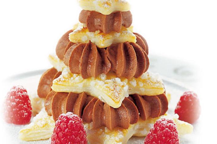 Weihnachtliches Schokoladenmousse-Feuilleté