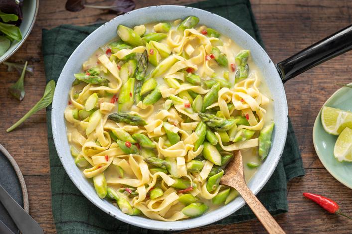 Spargel-Pasta-Pfanne mit Limetten-Chili-Hollandaise
