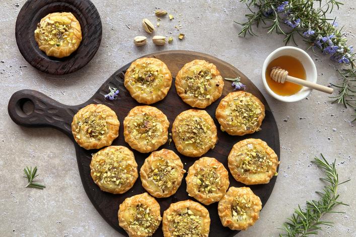 Mini galette de camembert au romarin et aux pistaches PLAT PRINCIPAL HORIZONTAL