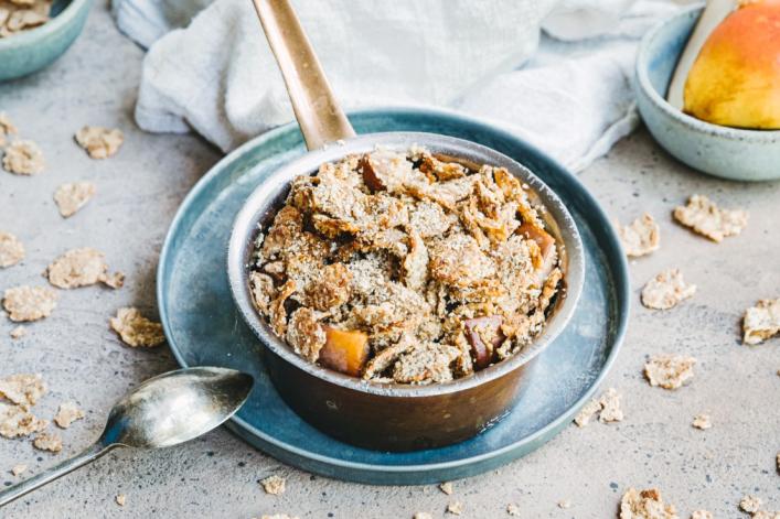 FITNESS PEAR AND WHOLEGRAIN CRUMBLE