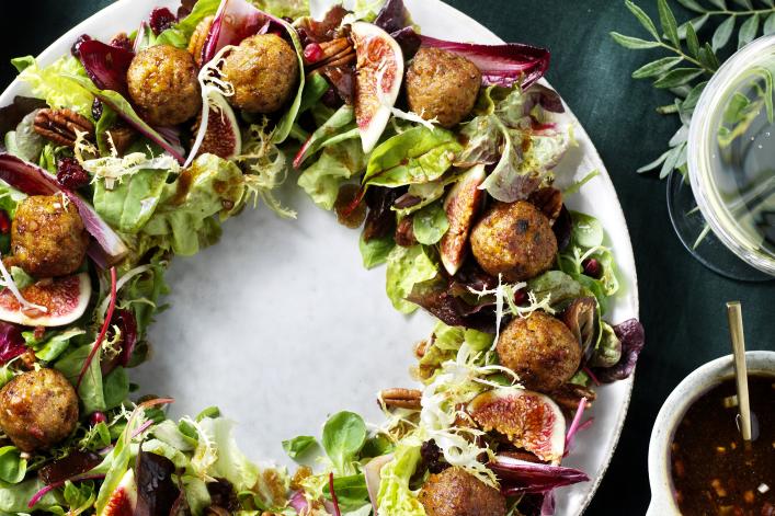 Wreath Salad with Falafel