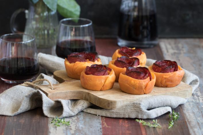 Pizza roses, au fromage et au chorizo Plat principal