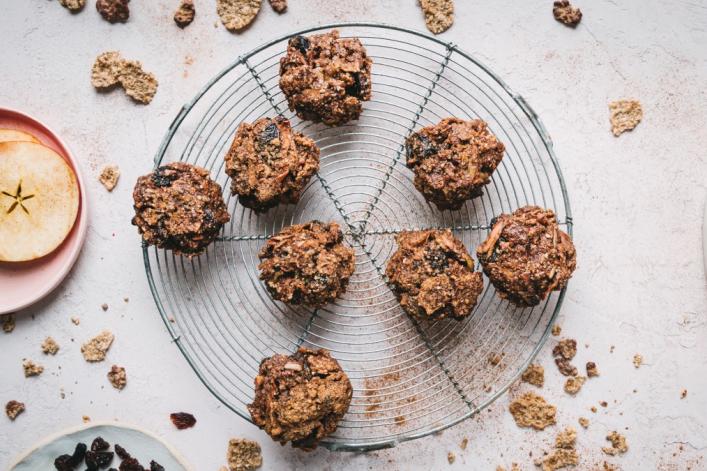 Fitness® wholegrain chocolate and fruit cookie bites