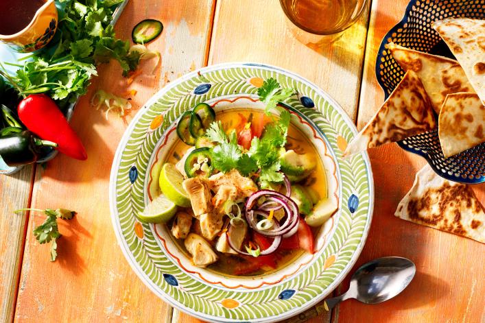 Mexikanische Limettensuppe mit veganen Filets Mexikanische Limettensuppe mit veganen Filets