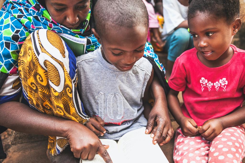 Mutter mit ihren Kindern