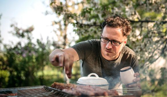 Mann-wuerzt-grillgut