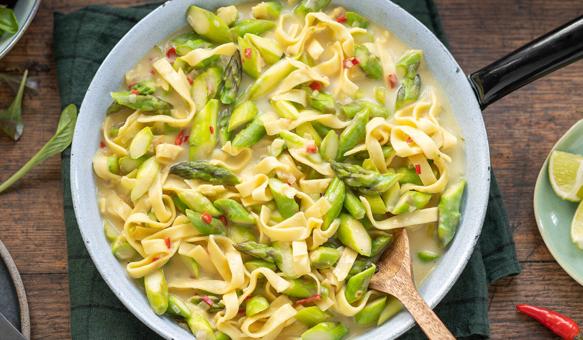 Spargel-Pasta-Pfanne mit Limetten-Chili-Hollandaise
