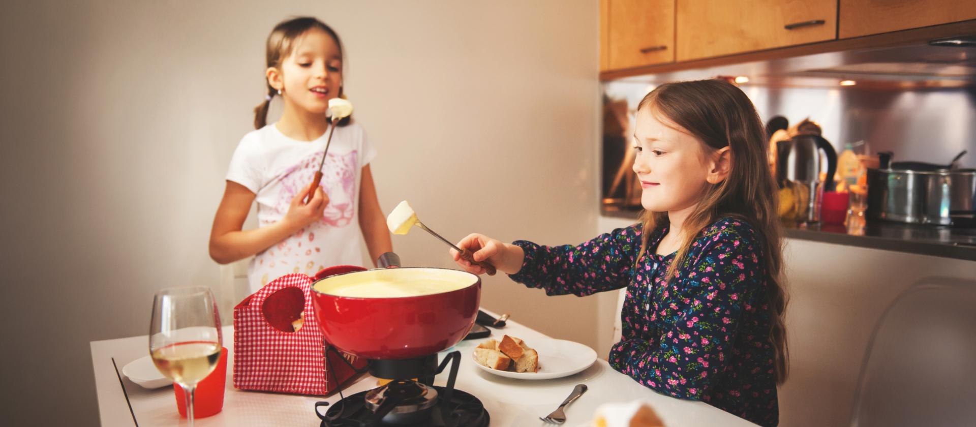 kinder-essen-kaesefondue