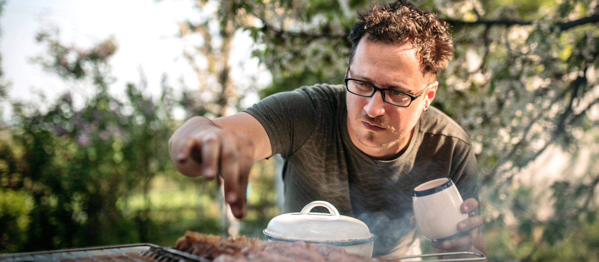 Mann-wuerzt-grillgut