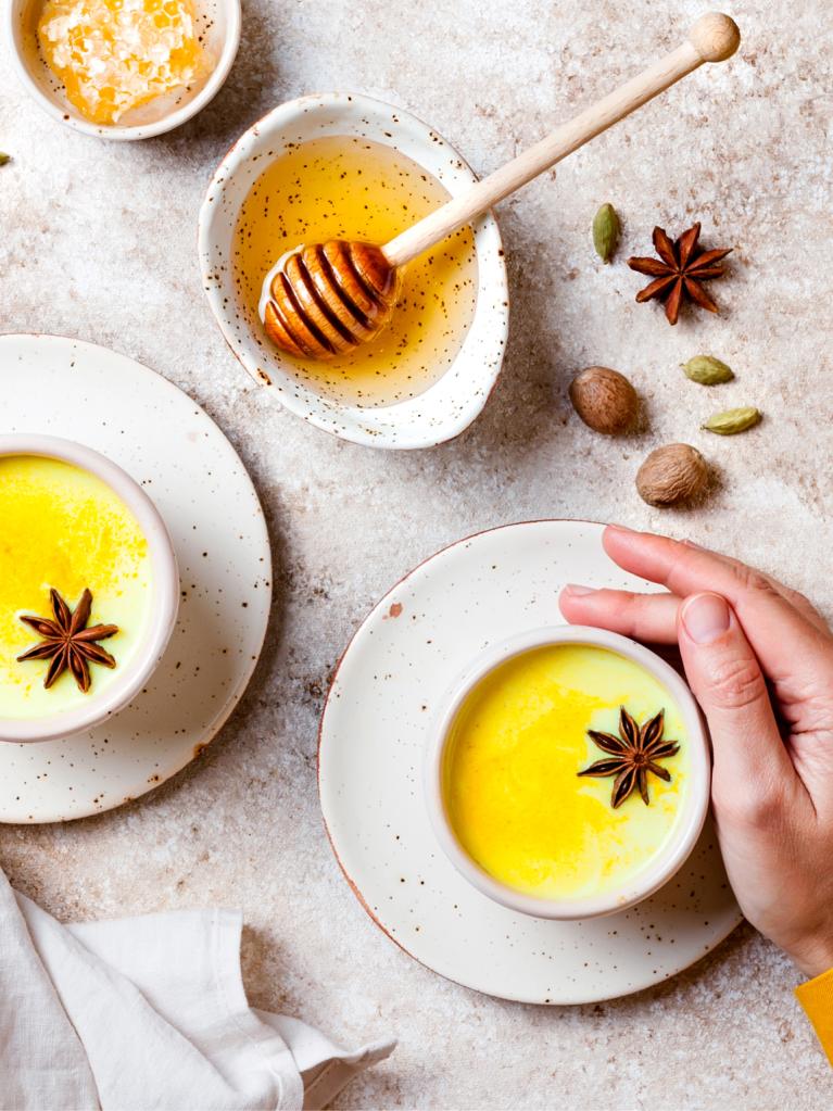 Getränk mit winterlichen Gewürzen 