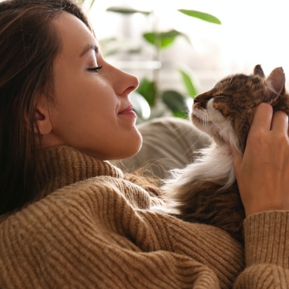 Frau mit Katze