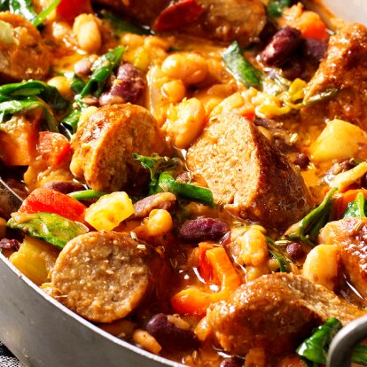 Header_Veggie_Stew_with_Sensational_Sausage.png Bohneneintopf mit veganer Bratwurst