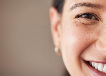 Halbes Frauengesicht