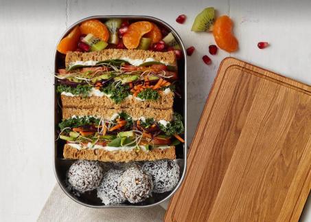 Go-Green-Sandwiches und Dattel-Mandel-Energy-Balls mit THOMY