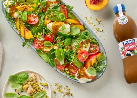 Pfirsich- und Burrata-Salat mit THOMY Balsamico Salatsauce