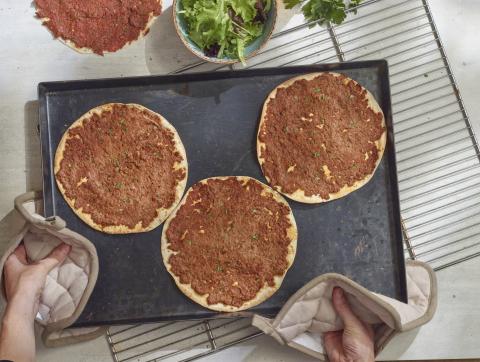 6.08.4 MEZEAST Muhammara Lahmacun Rezept Schritt 4